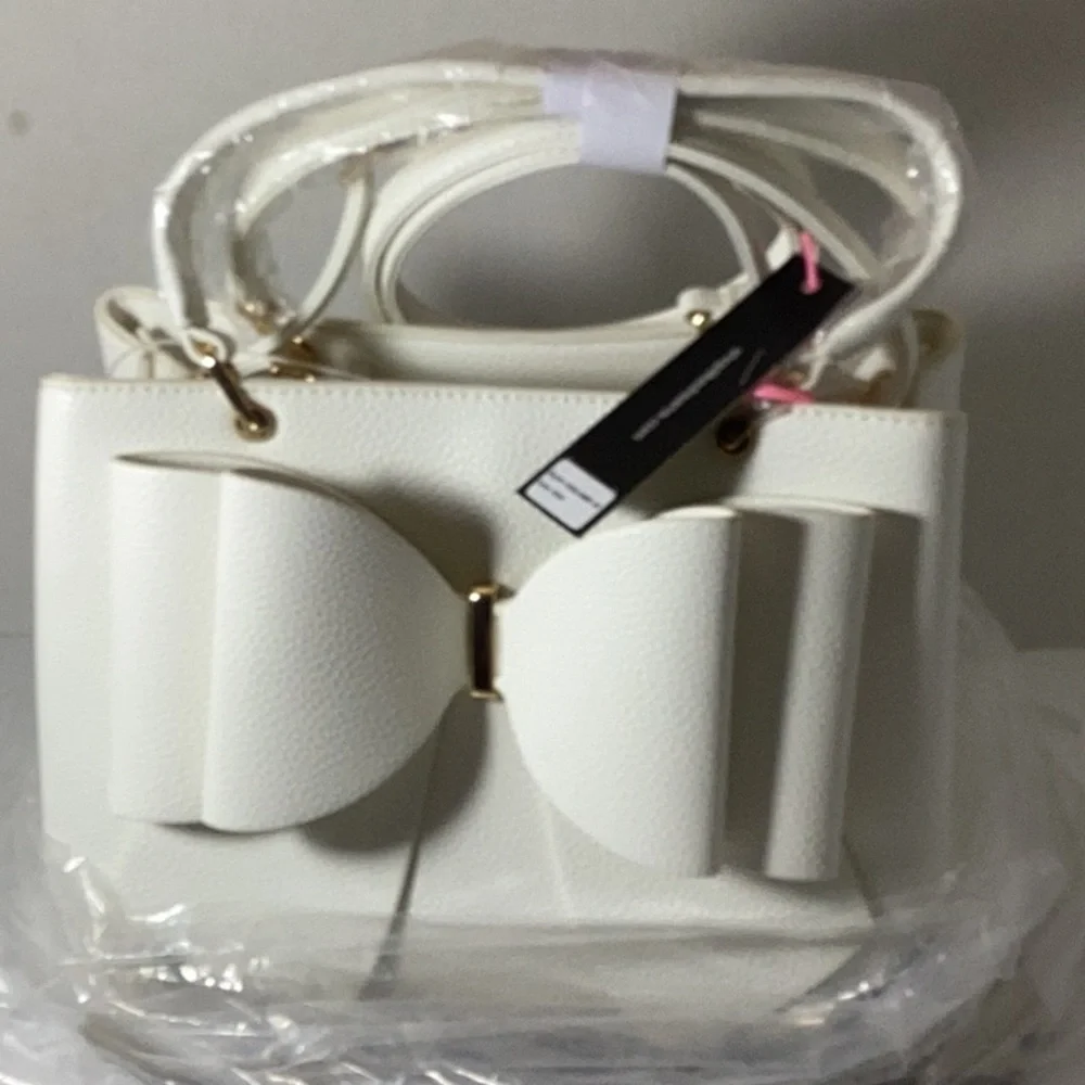 Like Dreams
Jenna Bow Satchel - Picture 10 of 12